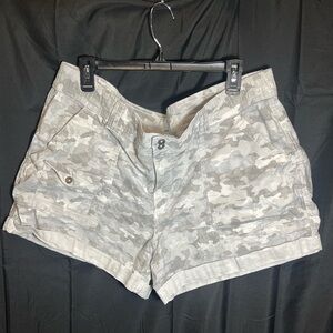 Time and Tru Light Gray Camouflage Women's Cargo Shorts